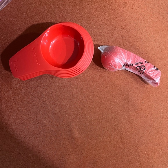 Red Measuring Cups Set - Picture 2 of 2